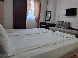 Viktor Apartments