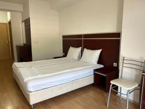Viktor Apartments