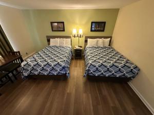 Double Room with Two Double Beds room in Sea Girt Lodge