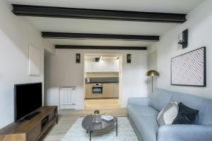 One-Bedroom Lofted Apartment with Queen Bed and Sofa Bed room in Sonder — Trastevere