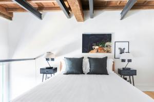 One-Bedroom Lofted Apartment with Queen Bed and Terrace room in Sonder — Trastevere