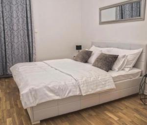 Urbana Villa Four Season Summer