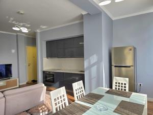 Lura 2 Suite 215