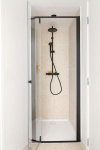 Hotels Yvette Hotel Porte de Versailles, Sonder by Marriott Bonvoy : Chambre Lit King-Size