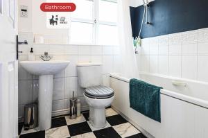 4 Bedroom House By Littlepiggyrentals Short Lets & Serviced Accommodation Gloucester With Free Wi-Fi