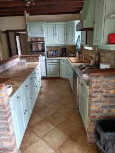 Maisons de vacances Rural farmhouse with patio, BBQ and fireplace : photos des chambres