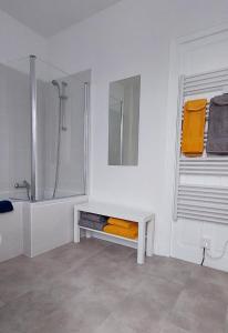 Appartements Le Guet du Garde - in the center of medieval town : photos des chambres