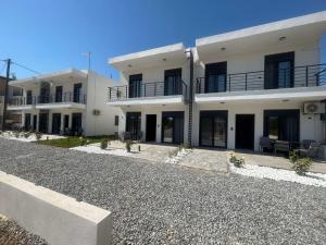 Ariadne Complex by Horizon Homes