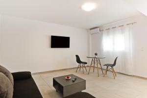 The Central Stay