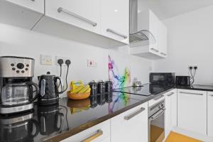 Spacious Flat London, 250m to Tube, 15 min to Kensington