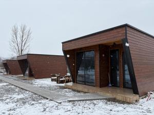 Shtegu I Gjelber -Wood Rooms