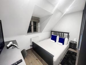 MK Cosy & Comfy Corner