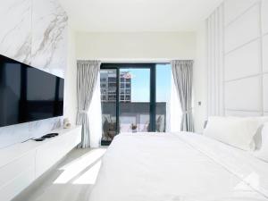 Luxury Living in Azizi Riviera l Cozy Balcony