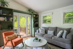 Berkshire Vacation Rentals: Great Barrington Walkable To Lake And Town