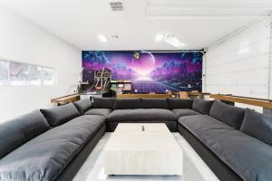 Luxury Villa with Pickleball Court, Heated Pool, Treehouse and Game Room