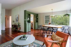 Berkshire Vacation Rentals: Great Barrington Walkable To Lake And Town