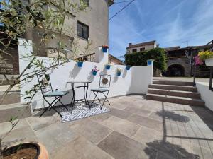 Cozy cottage with seaview and parking ideal for small family