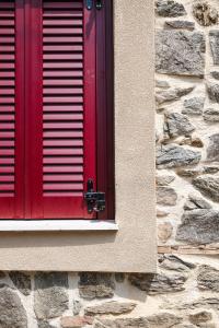 Lithodia - Λιθωδία