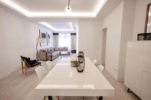 Deluxe Canteras Center