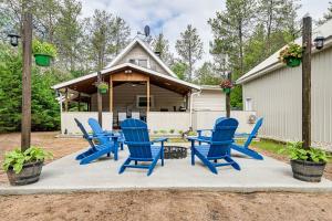 Walk to Castle Rock County Park Rustic Cabin