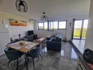 M&D Felix Suites