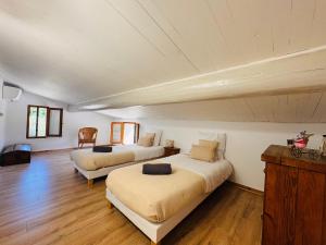 Maisons de vacances Mas des Anges - Bastide de 5 chambres avec piscine : photos des chambres