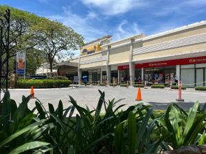 86 sqm, 3BR condo, Free Prking, WiFi, ntflx