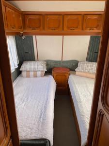 Kalustettu asuntovaunu