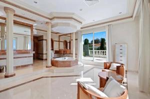 Clementine Villa