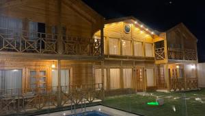 أكواخ القرية -VILLAGE HUTs