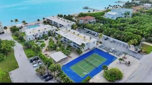 Ocean Bliss on Beach, Heated Pool and Views Unit 32