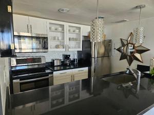 Ocean Bliss on Beach, Heated Pool and Views Unit 32