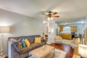 3 Mi to Cherokee Reservoir: ‘Blue Haven Bungalow’