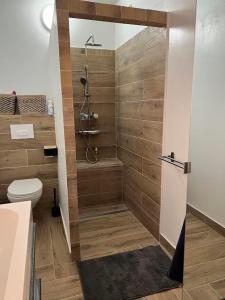 Les hauts dOu Souleou, villa contemporaine 8 personnes, piscine à débordement, jacuzzi intégré, très belle vue mer et collines