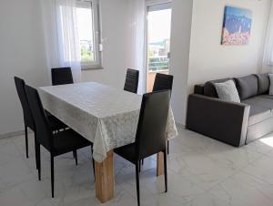 Immaculate 2-Bed Apartment in Okrug Gornji