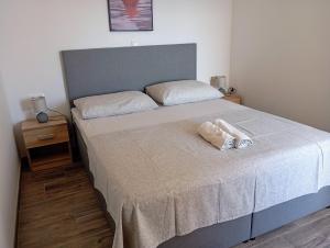 Immaculate 2-Bed Apartment in Okrug Gornji