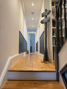 Seaweed Suite, secluded seaside stay with garden view