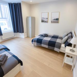 2-Bedroom Garden Flat - Modern, Bright - A