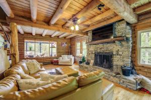 Hot Tub, Fire Pit Waynesville Getaway Near Hiking