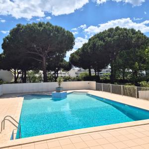 T2 avec Terrasse & Piscine, Plage à 10 min, Parking