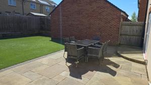 5 Bedroom House in Cheltenham, Sleeps 11