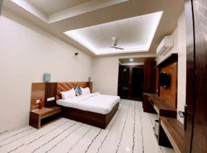 Hotel Amba Ambience