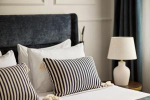 Acropolis Eclectic Residence