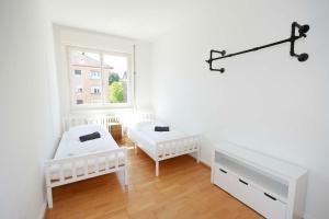 Zurich City Gem Steps to Tram Family & group