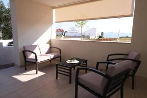 Seaside Serenity "Sea" with pool, 150m from sea