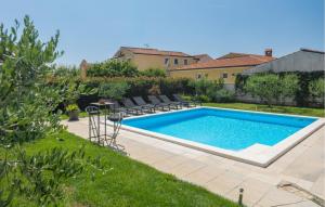 Gorgeous Apartment In Porec With Wifi