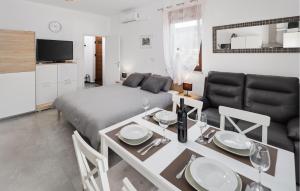 Gorgeous Apartment In Porec With Wifi