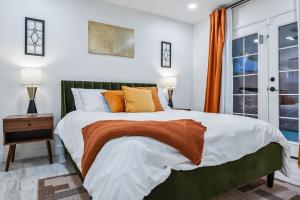 Havasu Fun Stay Pool Spa PoolTable KingBed