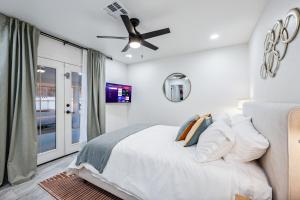 Havasu Fun Stay Pool Spa PoolTable KingBed