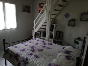Maisons de vacances Maison familiale au calme avec piscine en bordure de foret : photos des chambres